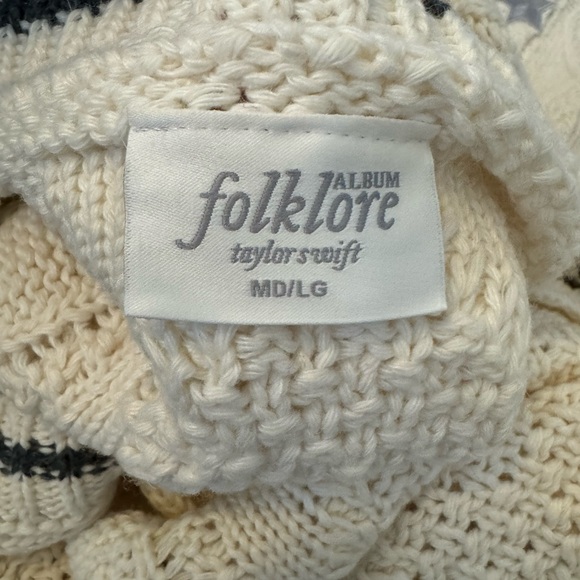 🦋 Authentic Taylor Swift Folklore Cardigan M/L 🦋 - Picture 4 of 6